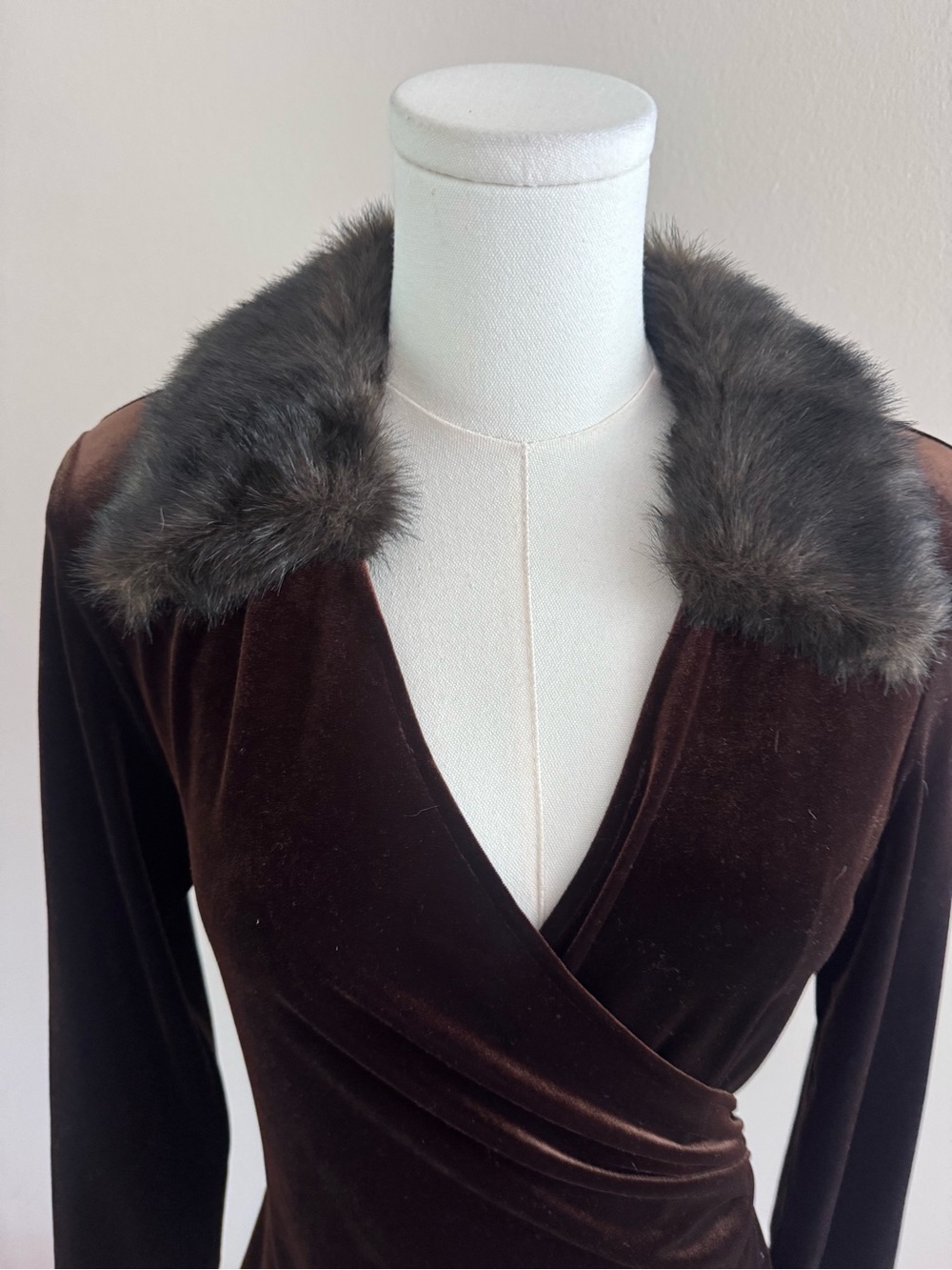 Vintage Patra Brown Velvet Long Sleeve Dress with Fur Collar - Picture 6 of 9